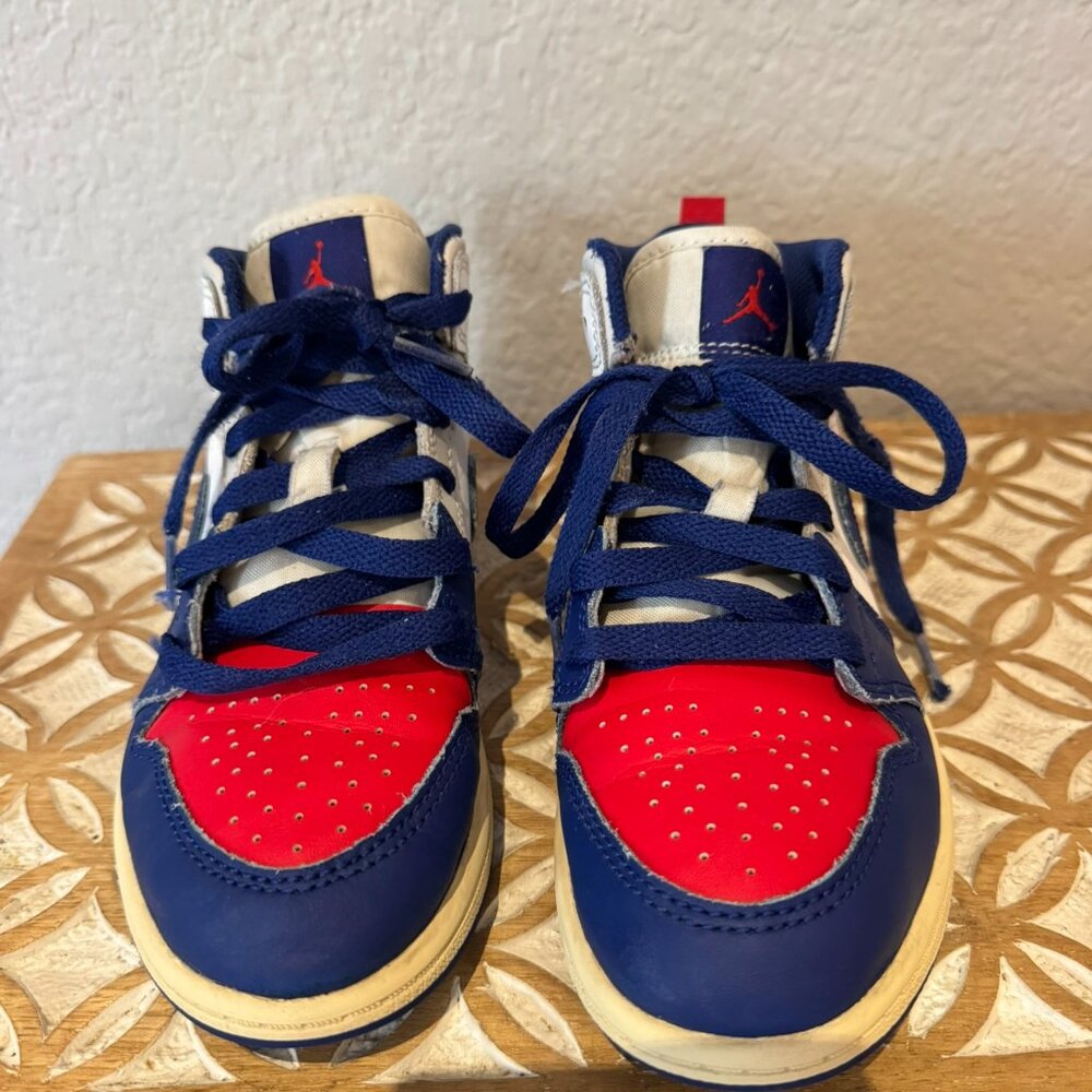 Nike Air Jordan Kids' Grade School Size 1Y Mid Basketball Shoes DQ8424-102